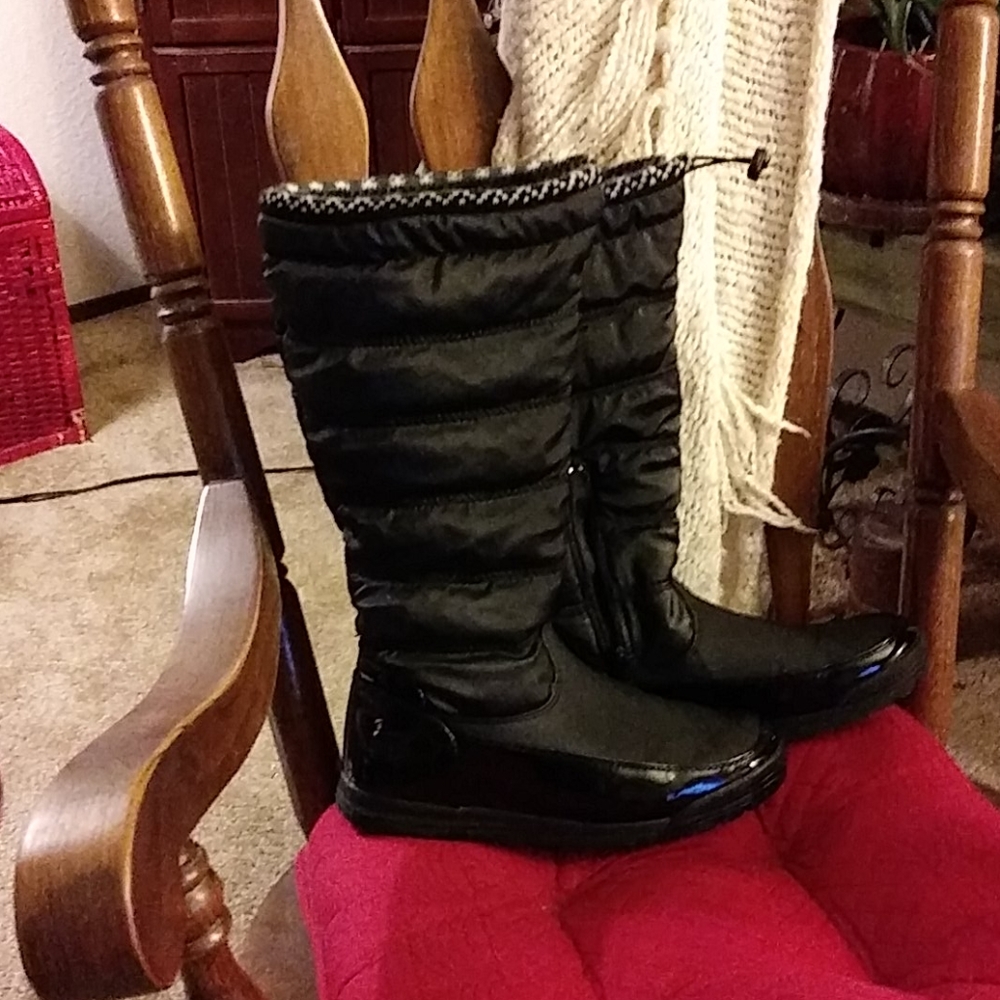 Totes, waterproof snow boots